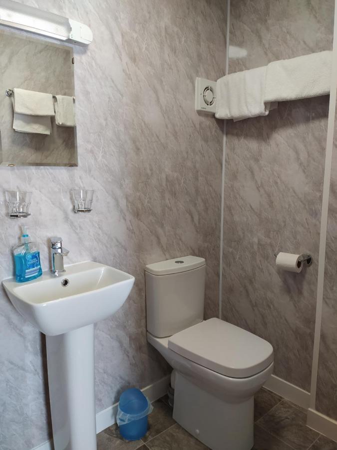 ランディドノー Frosty Towers Bed & Breakfast エクステリア 写真