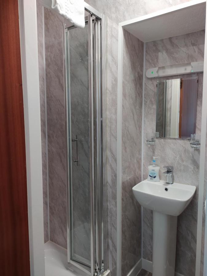 ランディドノー Frosty Towers Bed & Breakfast エクステリア 写真